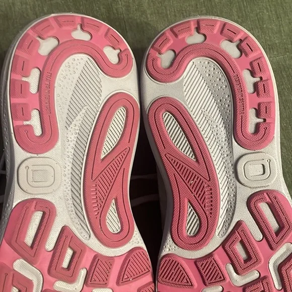 Brooks Adrenaline WORN ONCE 24 GTS 9.5 Women's grey Pink Running Shoes stability - Picture 9 of 9